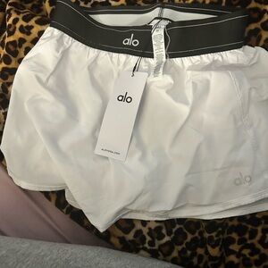 ALO Yoga Women's Black and White Athletic Skorts